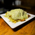 Salchijuanchazo, salchipapa especial de comida rápida en Santa Marta en La Terraza de Juancho