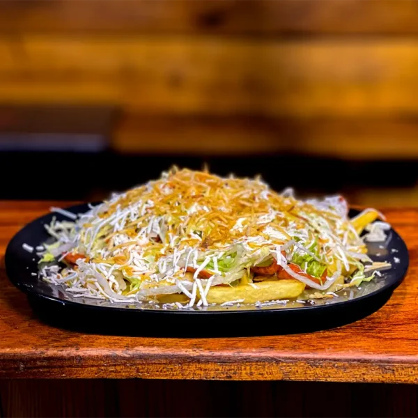 Salchipapa ranchera, comida rápida en Santa Marta en La Terraza de Juancho