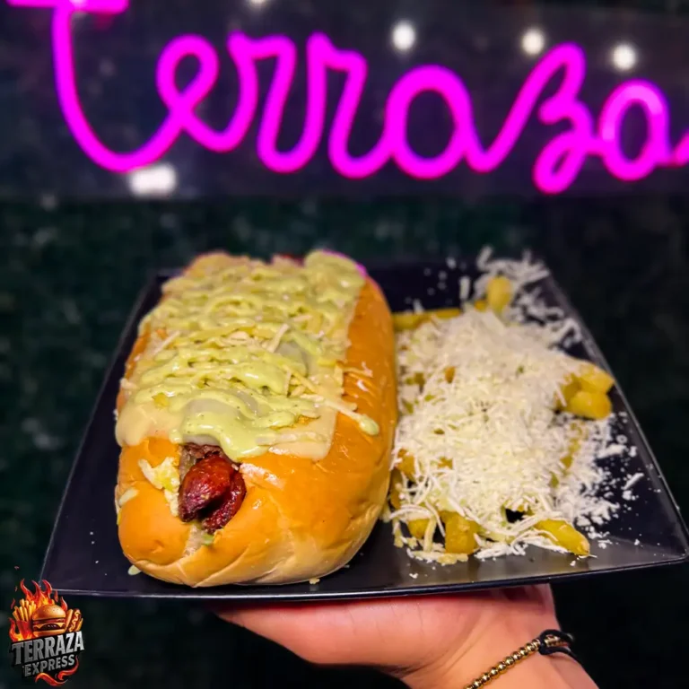 Perro caliente Ranchburguer, comida rápida en Santa Marta en La Terraza Express